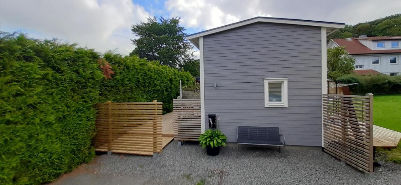Tiny Grey House With Loft, 15 Min From City Center Göteborg Zewnętrze zdjęcie