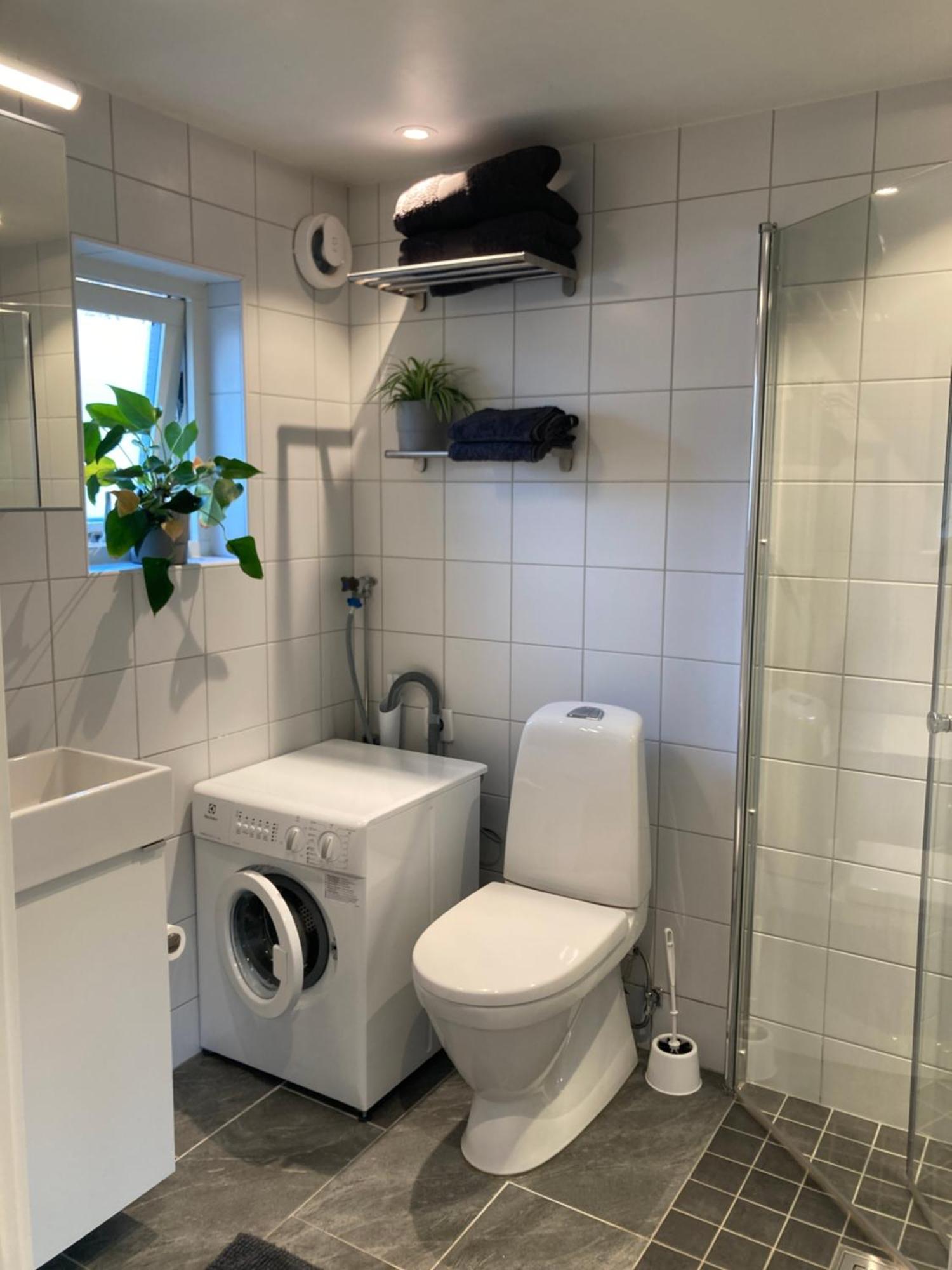 Tiny Grey House With Loft, 15 Min From City Center Göteborg Zewnętrze zdjęcie